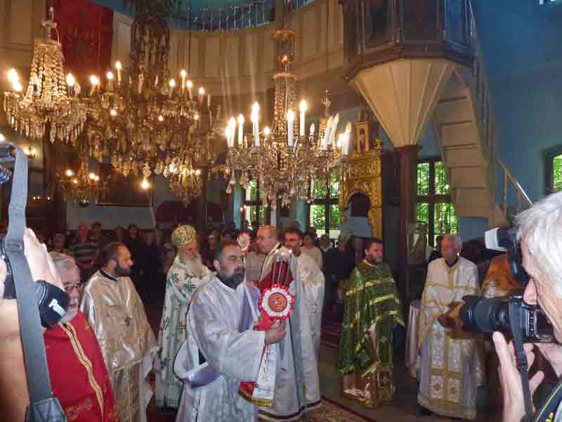 Bozestvena_Liturgija_hram01